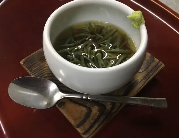 浅草の鉄板焼き系すてぇき屋すきずきで楽しむ最高の食感〝秋田生じゅんさい〟