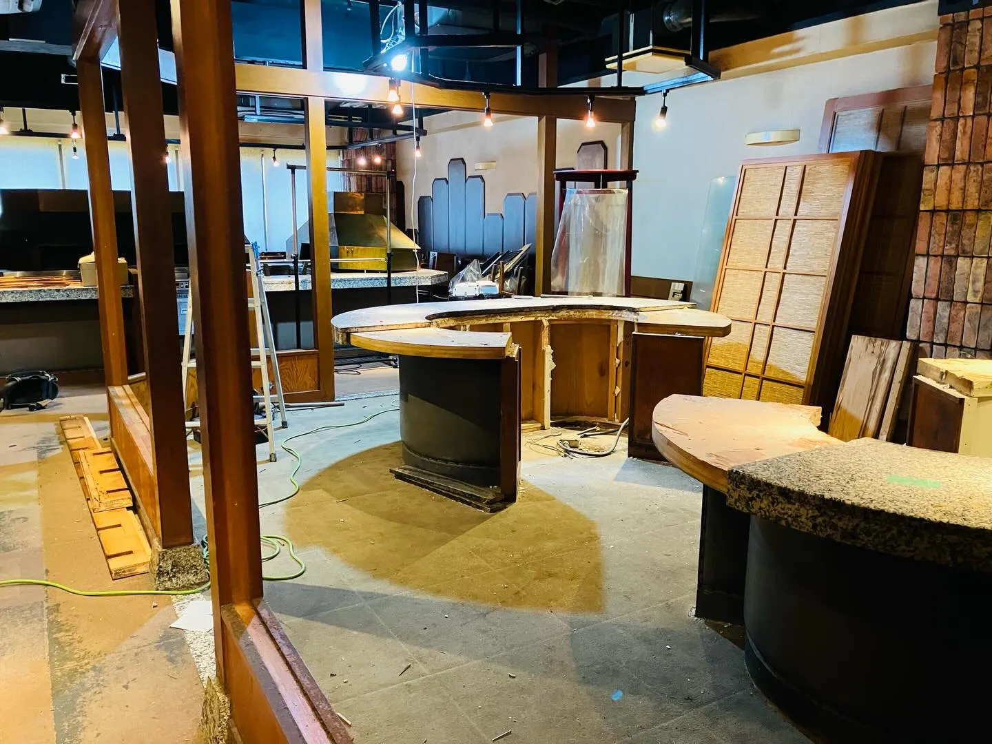 浅草の鉄板焼き系すてぇき屋すきずきでございます♪